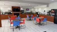 Baymont by Wyndham Omaha SW - breakfast