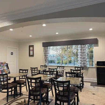 Crystal Inn - Garth Rd