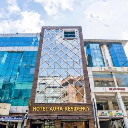 Hotel Aura Residency Отели рядом с достопримечательностью «Гаруда Молл»