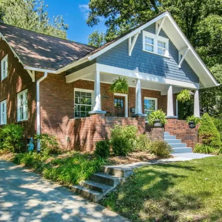 Roomy 5Br Bungalow with Backyard, Walk to Downtown