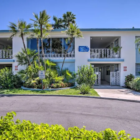 Luxe Naples Escape Walk to Beach and Downtown!
