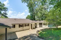Hot Tub and Dock! Group Getaway in Lake Ozark - Wi-Fi