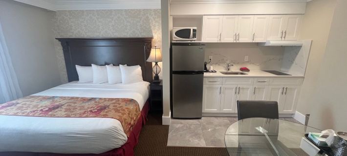 Arbutus Inn Hotels in Capital Regional District