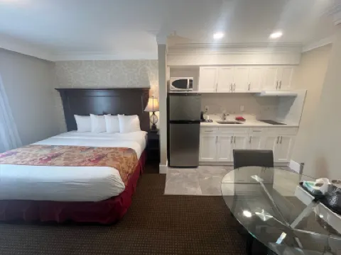 Arbutus Inn Hotels near Burnside