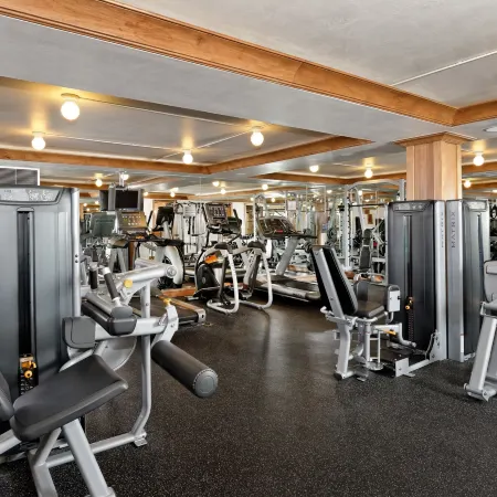 Comfortable & Modern 2 Bedroom Apartments - Right on the Slopes!