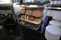 Atrium Hotel and Suites DFW Airport - sarapan