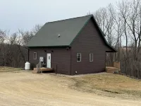Quiet, secluded bluff top cabin with beautiful sunsets