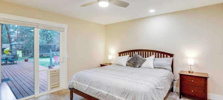 3 Mi to Old Mill District: Family Retreat w/ Yard Hotels in Bend