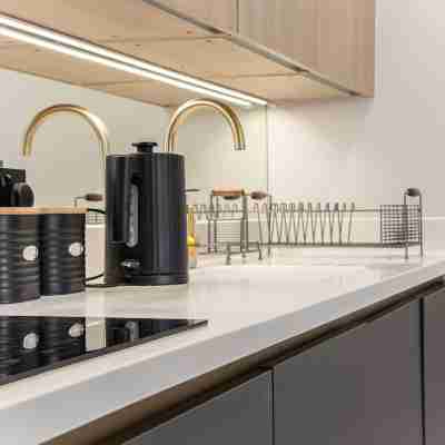 Central Leeds Apartment by Station - Sleeps 7 Dining/Meeting Rooms