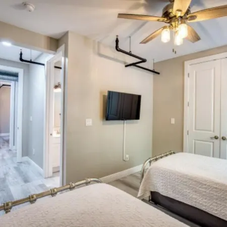 902 Howard Lofts