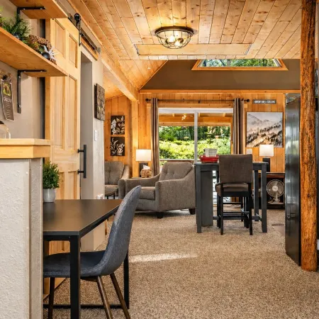 Camp David 1 Bedroom Home by NW Comfy Cabins