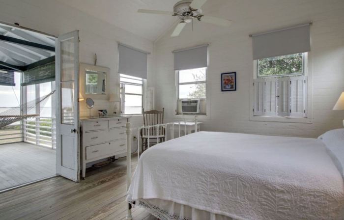 1111 Middle Street by Avantstay Charming Historic Cottage Featured in 