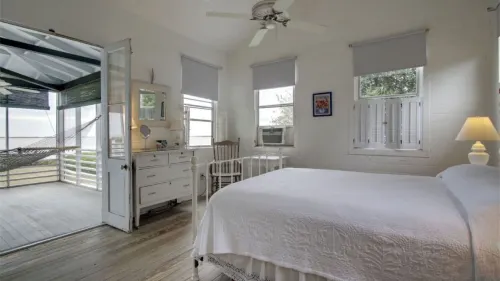 1111 Middle Street by Avantstay Charming Historic Cottage Featured in "dear John" Movie Beach Access