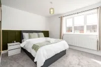 Perfect Booking 3 Bed Spacious Parking