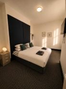 Contemporary Double Room with Private Bathroom