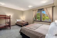 The Leavenworth Lodge - Swimming Pool, Pickleball - Alphydda