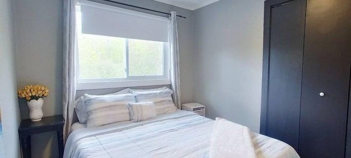 Indoor POOL! Hot Tub! Sauna! at the Blue Haven! Hotels in Peterborough