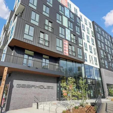 Landing Modern 1bd, Gym, Yoga Studio