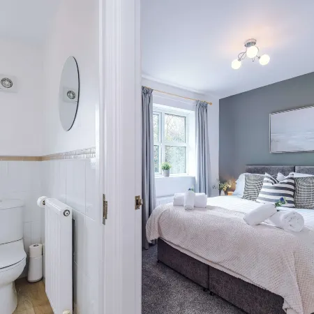Stunning 1 Bed Flat Perfect for Business in Crewe