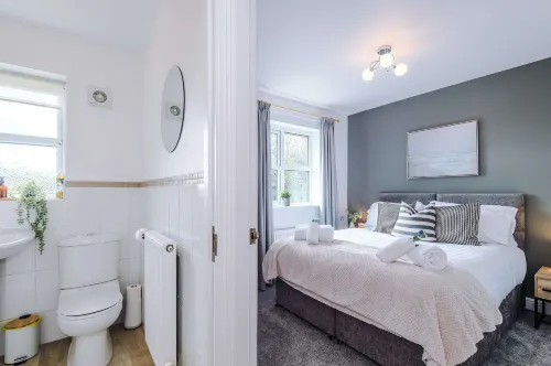 Stunning 1 Bed Flat Perfect for Business in Crewe - Hot Tub