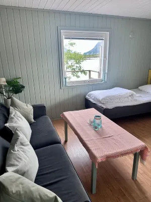 Lydersen Rorbuer Budget Hostel & Private Apartments - СПА