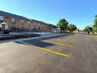 American Inn North Kansas City - parking