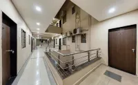 Hotel RadhaKrishna-Couple Friendly - parkir
