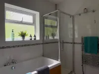 3 Bed House - Sleeps 6 - Parking - Garden - WIfi - WiFi
