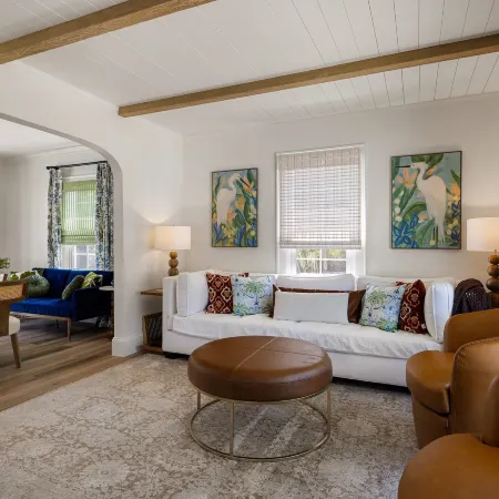 Bella Azul - Charming Home Minutes From Campus 3 Bedroom Home