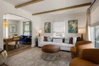 Bella Azul - Charming Home Minutes From Campus 3 Bedroom Home - Boutique