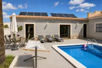 Townhouse with Shared Pool - Homestays