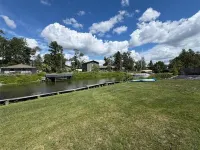Dockside Retreat on the Canal on Lake Bemidji- 4BR, 3BA-Hot Tub-Fireplace! - واي فاي