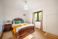 GuestReady - Quaint house with Patio - 2-Sterne