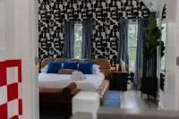Victory Lane Villa Game Room - Hot Tub - Firepit - Homestays