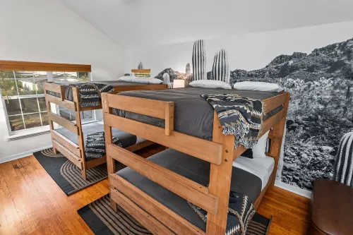 容納16人，屋頂，遊戲室，允許攜帶寵物(Sleeps 16 - Roof Top - Game Room - Pet Friendly) - 民宿