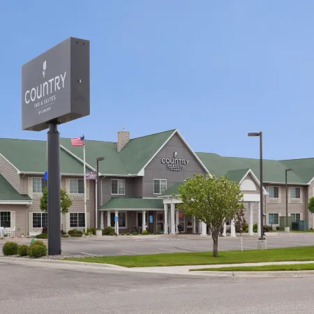 Country Inn & Suites by Radisson, Willmar, MN
