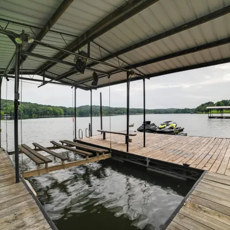Hot Tub, Dock and Views Waterfront Home in Cadiz!