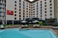 City Lodge Hotel Hatfield, Pretoria - สระว่ายน้ำบนดาดฟ้า