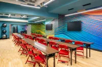 Moxy Cincinnati Downtown - 3-Star