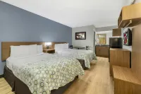 HomeTowne Studios by Red Roof Buffalo - Niagara Airport - parking