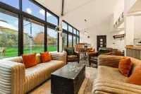 Dragons Barn with Hot Tub - 2-Sterne