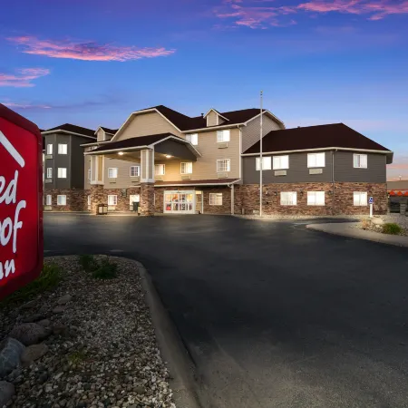 Red Roof Inn & Suites Omaha - Council Bluffs