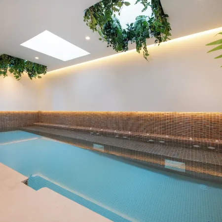 Leonidas Hotel & Apartments
