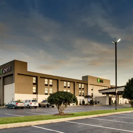 Holiday Inn Express HORSE CAVE by IHG