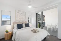 Front Row Convenience - Inner City- 3Bed,2Bath,2Car - spa