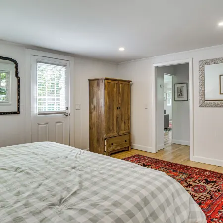 3 Mi to Craigville Beach! Walkable Couples Haven