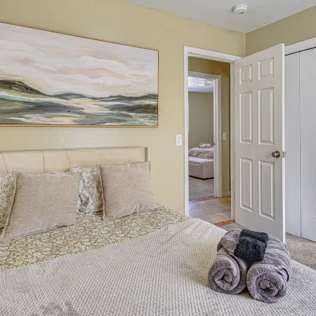 Centrally Located Escape in Midvale w/ Yard!