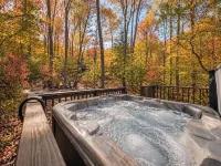 Creekside Cabin - Hot Tub, Firepit, Porch - 3-stjärniga