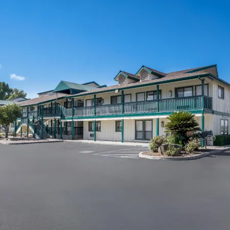 Travelodge by Wyndham Lemoore Near Naval Air Station