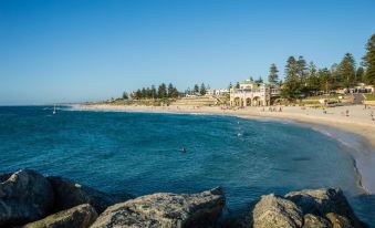 Fremantle Boutique Accommodation - Maand up